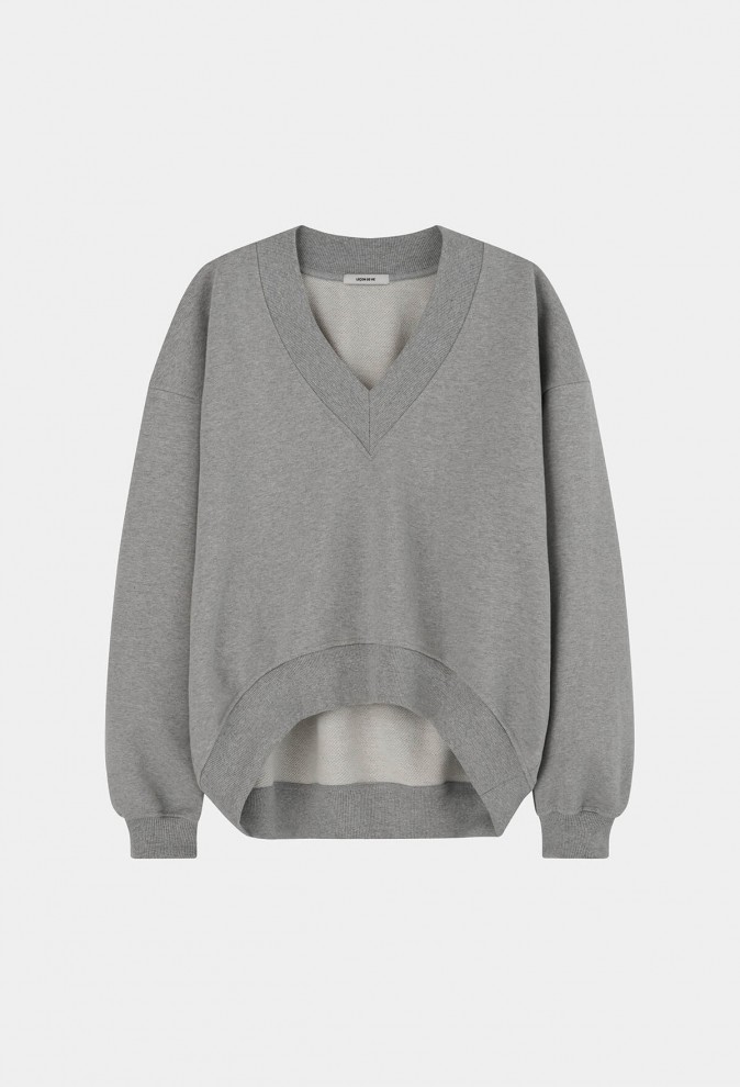 [2차] DEEP V-NECK SWEATSHIRT